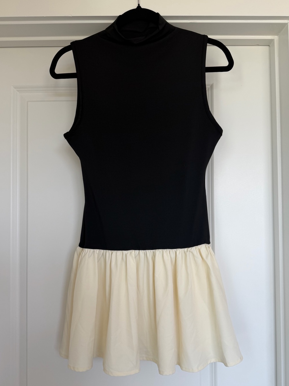 Black and Cream Colorblock Mock Neck Sleeveless Drop Waist Mini Dress Small - Picture 3 of 8